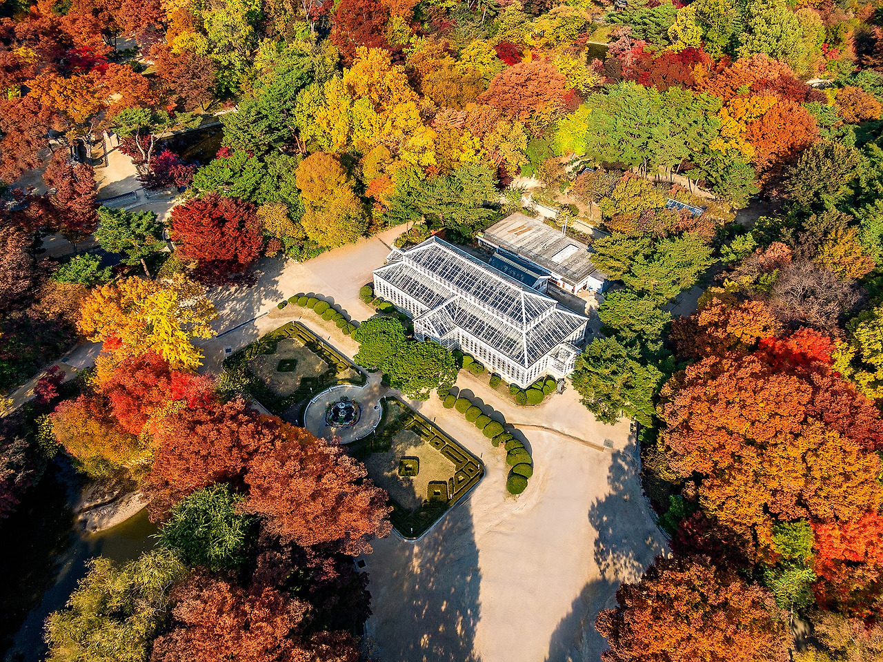 창경궁 대온실 전경(궁능유적본부 royal.khs.go.kr).jpg