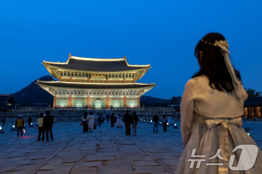 Korea-Traveling-Gyeongbokgung-Palace-4-1024x682.jpg