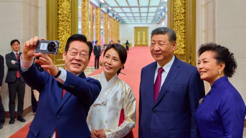 President-Lee-Jae_myung-took-a-selfie-on-Xiaomis-001-1024x576.jpg