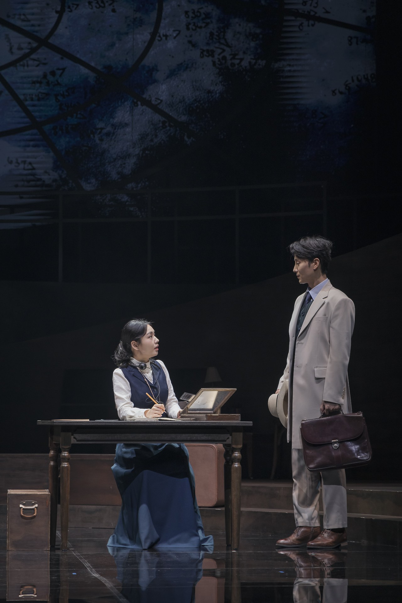 [국립극단] 사일런트 스카이(2024) 공연사진06_안은진,정환.jpg