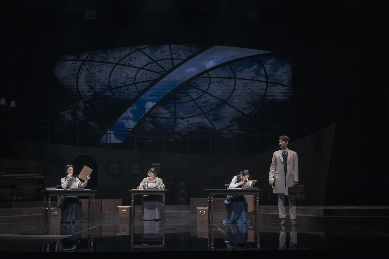 [국립극단] 사일런트 스카이(2024) 공연사진05_안은진,박지아,조승연,정환.jpg