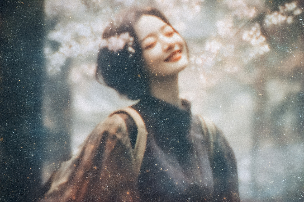 outrageous_lynx_50698_korea_idol_girl_Photo_of_lone_walker_in_a_98a24106-4b9f-4c8d-b951-5313820fea53 copy.jpg