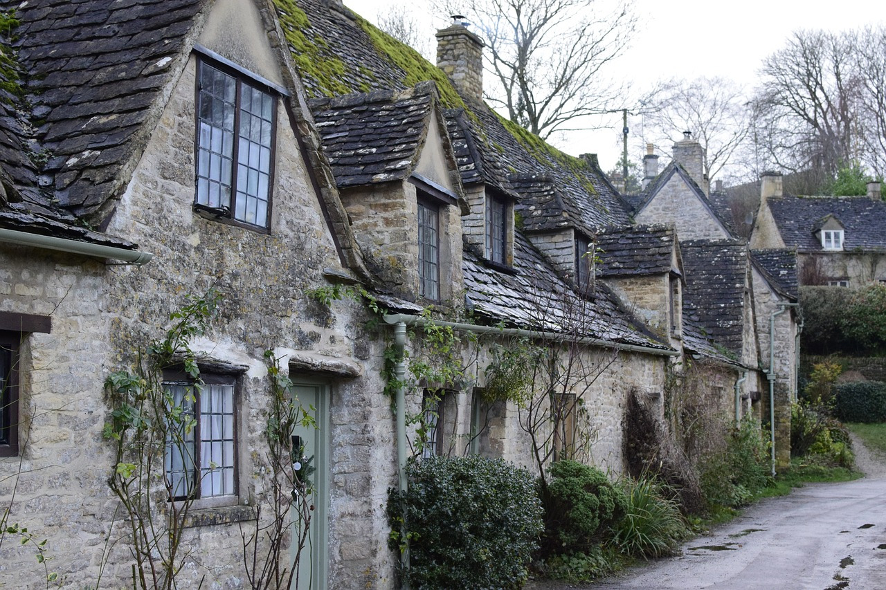 bibury-5073407_1280-HarryJBurgess.jpg