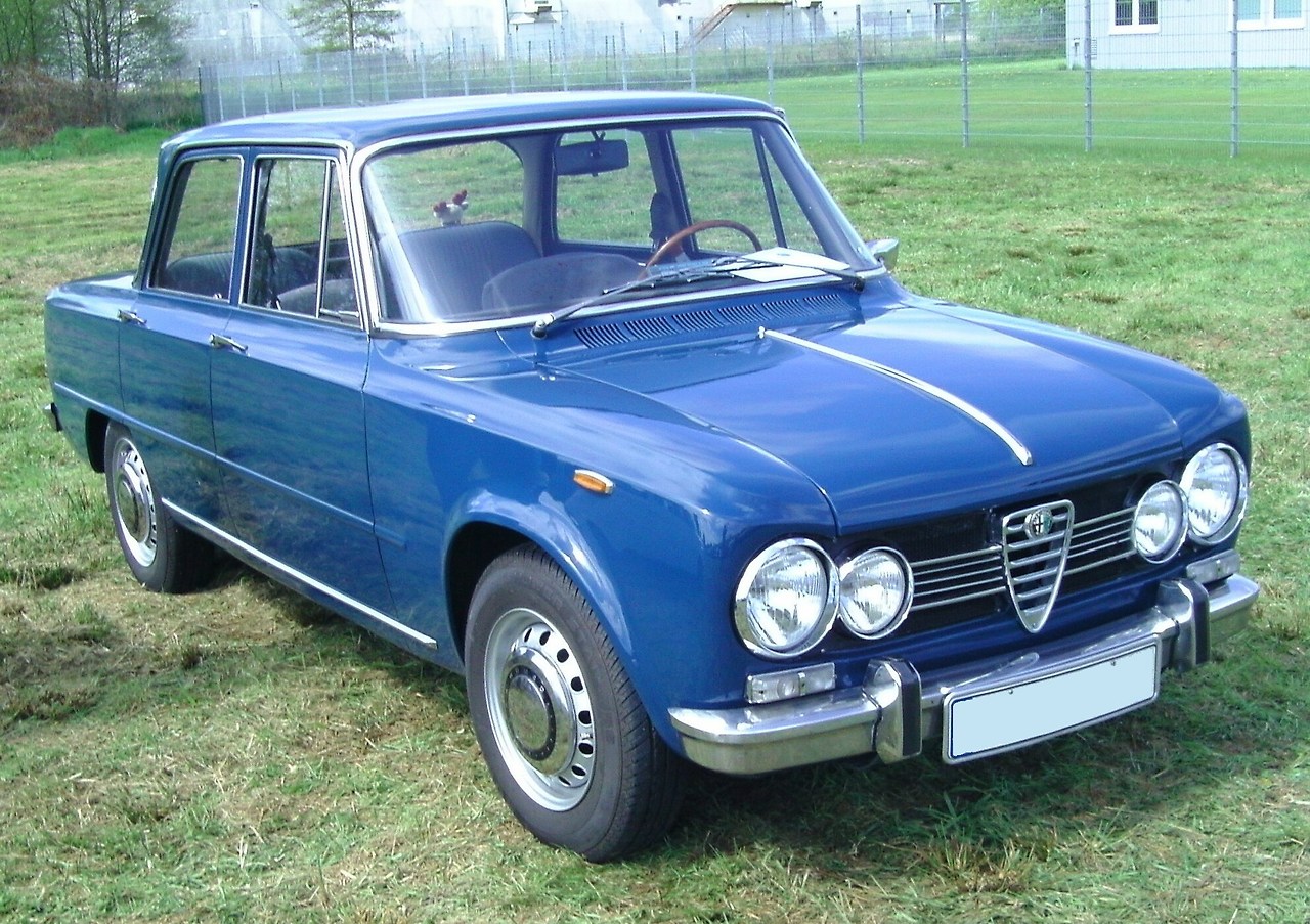 Alfa_Romeo_Giulia_Super_%28cropped%29.jpg