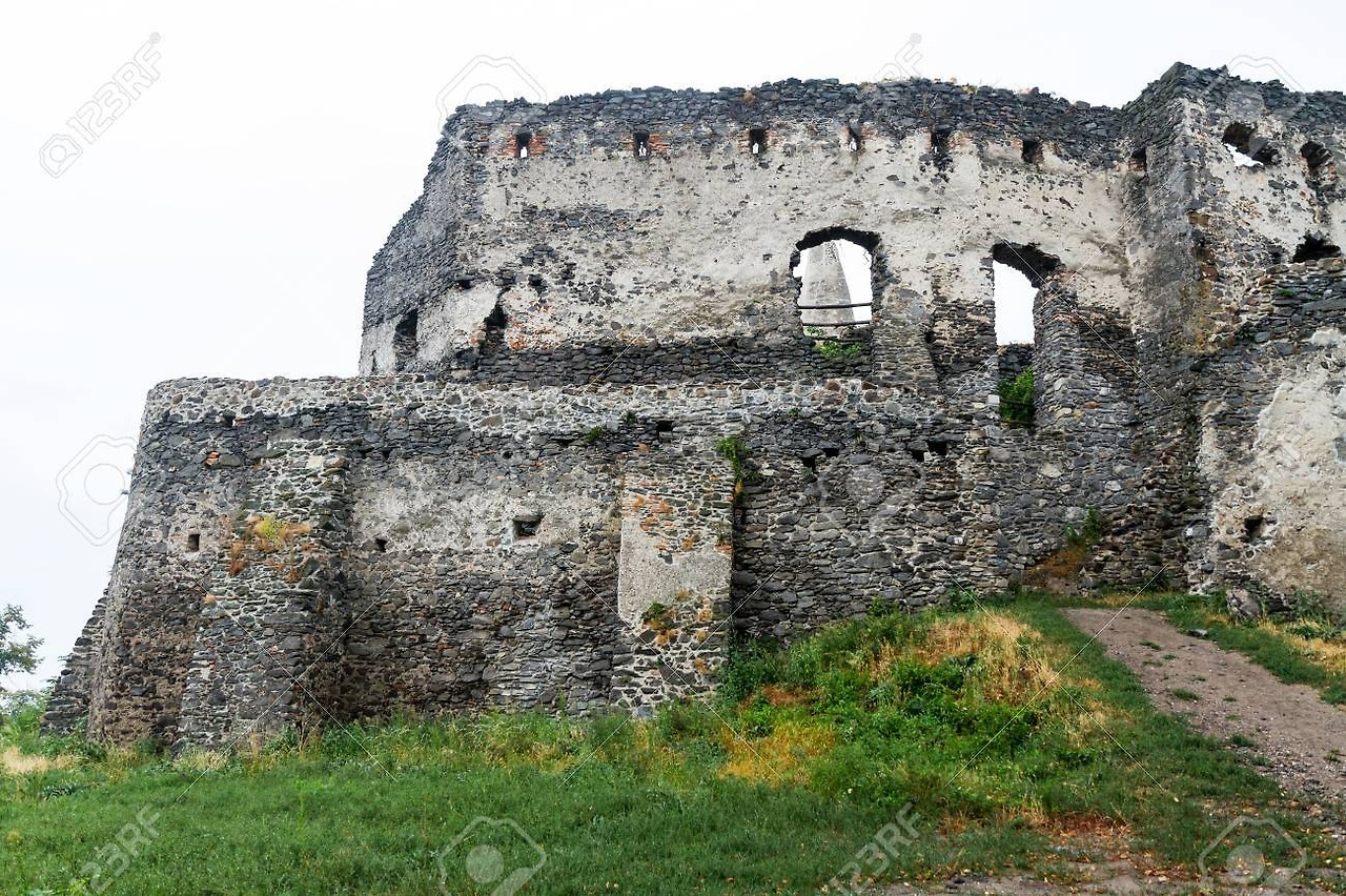 22928438-old-castle-from-hungary-somlo.jpg