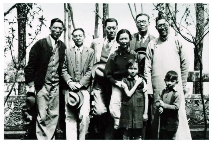 Liang_Sicheng,_Lin_Huiyin,_Zhou_Peiyuan_and_others.jpg