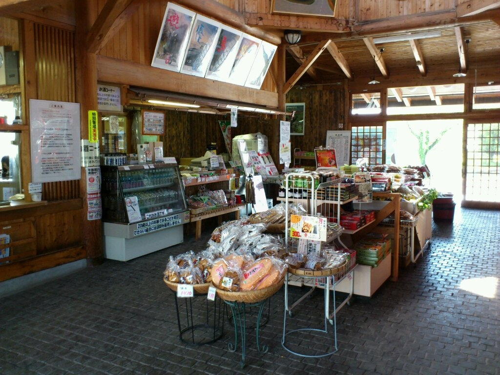 MinamiasoRailway-TakamorLline-TakamoriStation-market.jpg