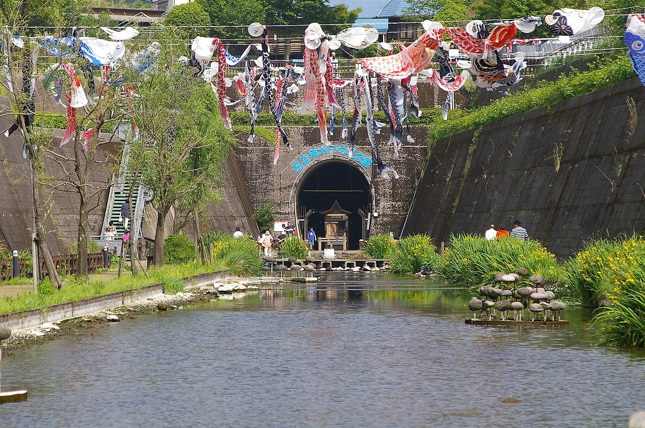 TakamoriSpringTunnelPark.jpg