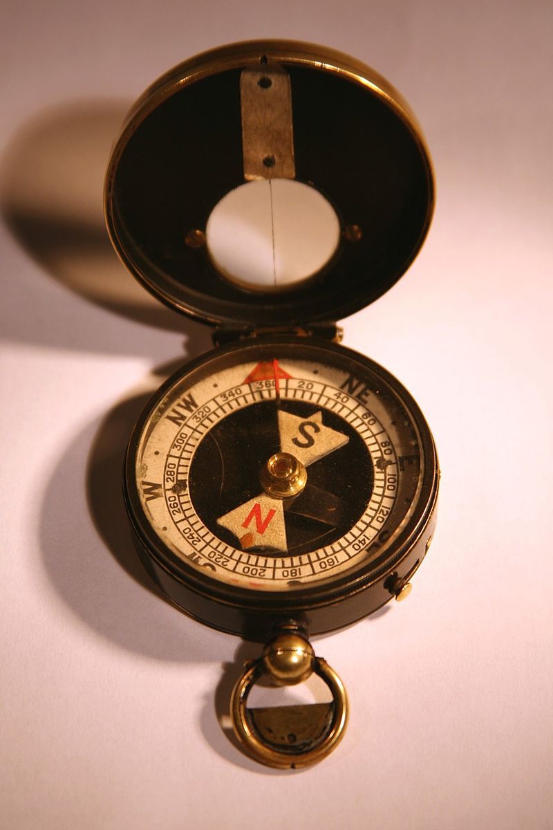 800px-Military_Compass_of_J._Lindsay_Brough.jpg