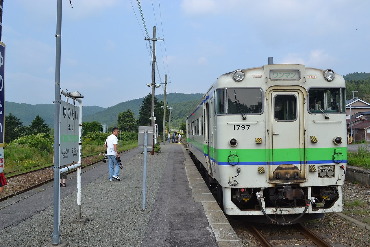 1920px-Yunotai_station_platform.jpg