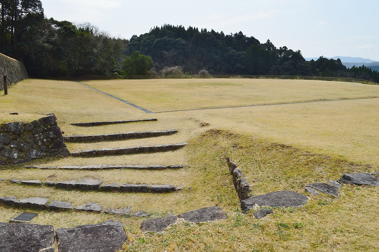 Hitoyoshi_Castle,_san-no-maru.jpg