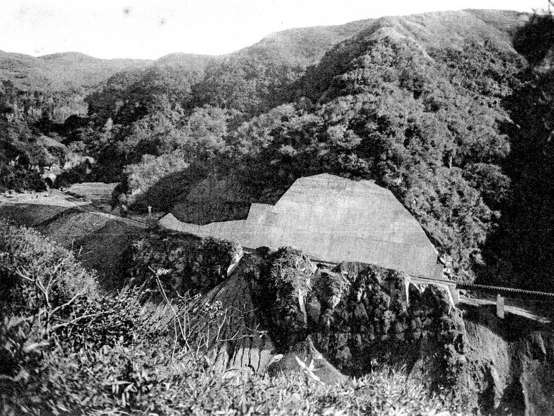 Houhi-line_Sakanoue_tunnel_1.jpg