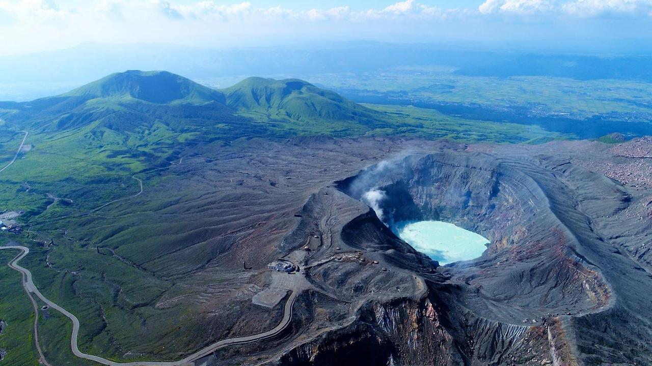 아소 분화구.jpg