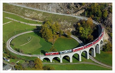 RhB_ABe_4-4_III_Kreisviadukt_Brusio.jpg
