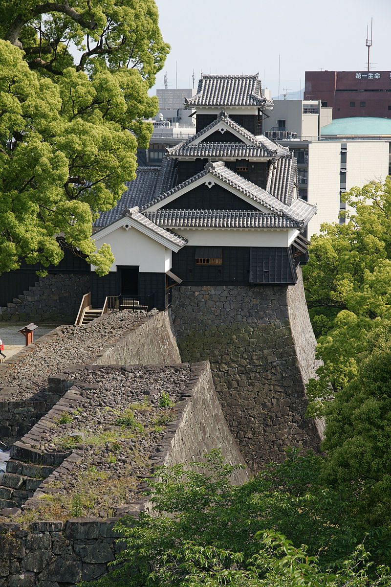800px-Kumamoto_Castle_19n4272.jpg