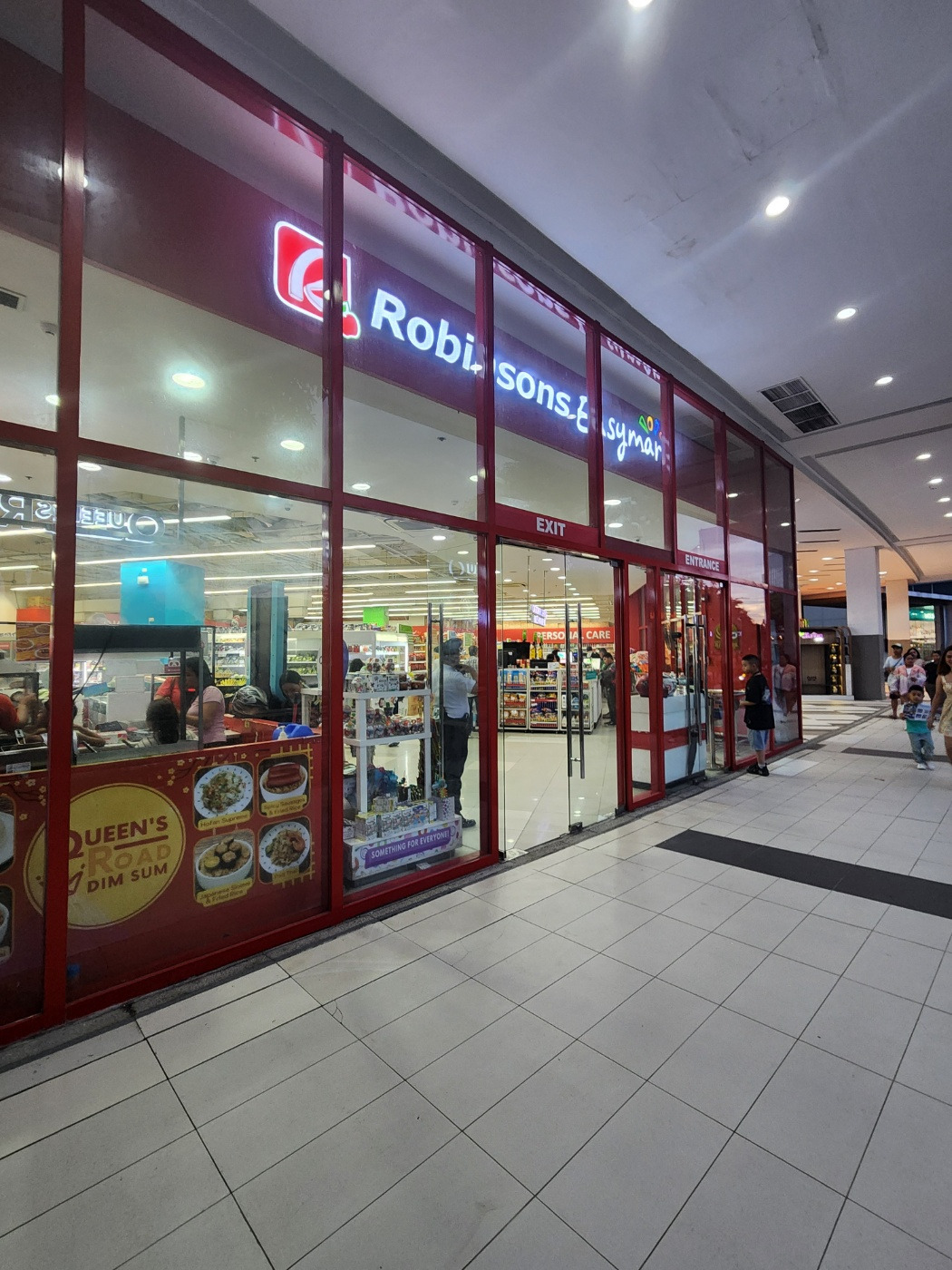 로빈손 마트.jpg