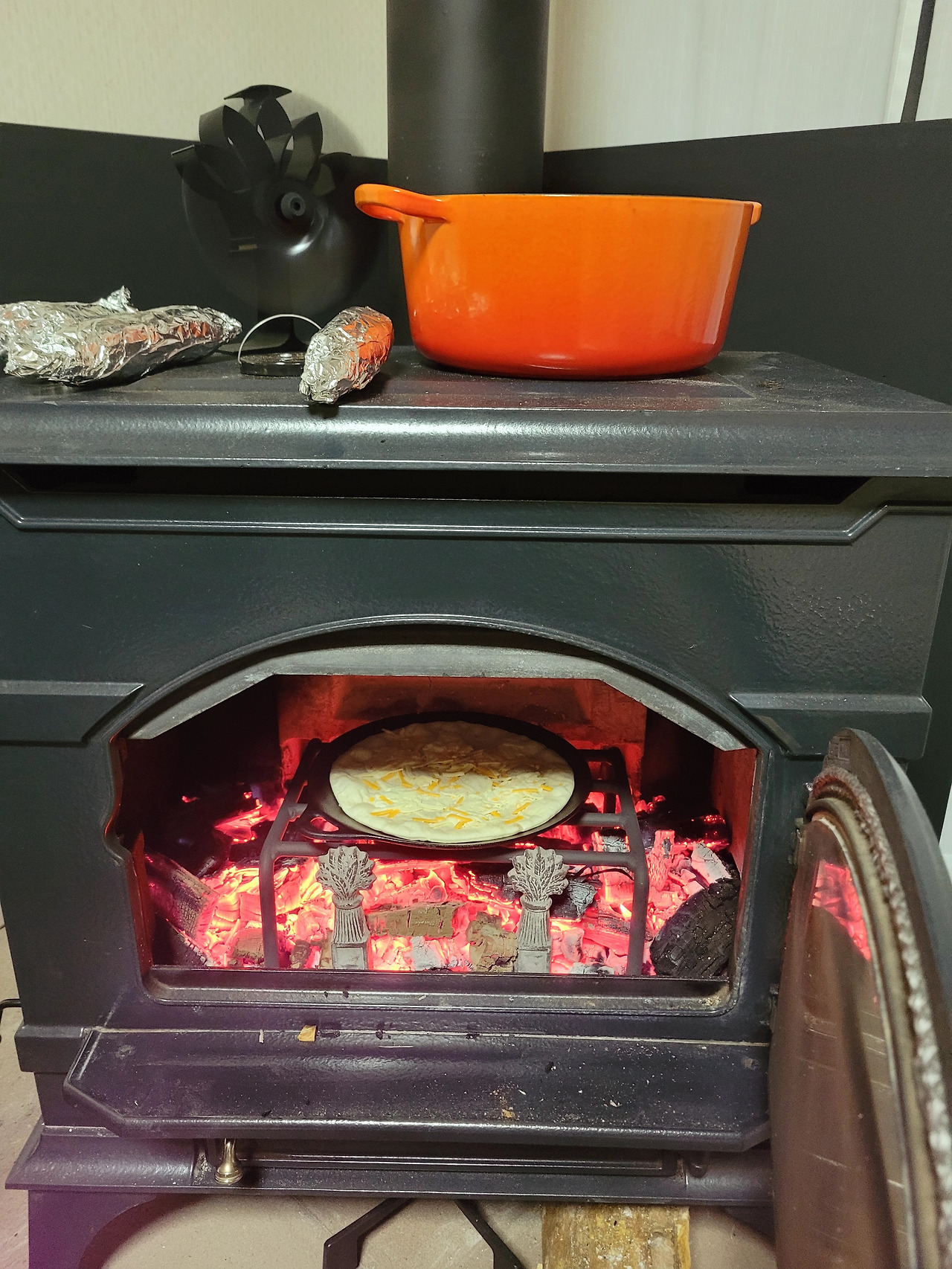 12피자 벽난로.jpg