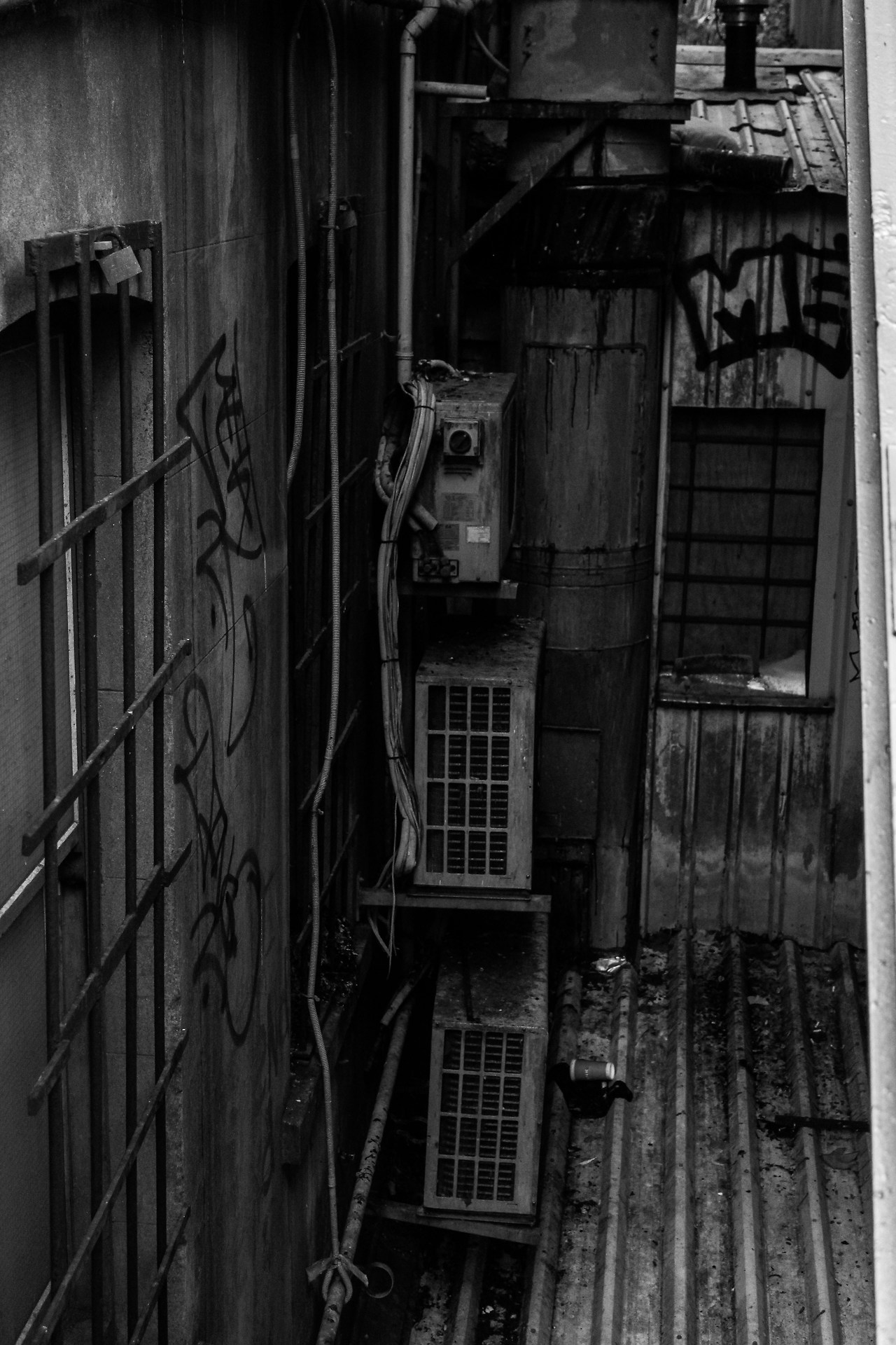 coffeecurtains-V-rgi2f2ut4-unsplash (2).jpg