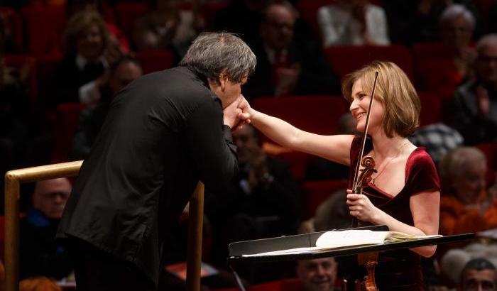 0004C0D1-antonio-pappano-e-lisa-batiashvili-con-l-orchestra-di-santa-cecilia.jpg