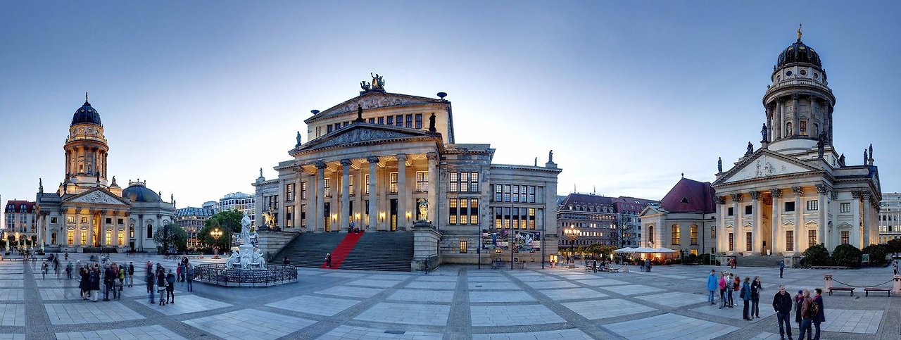 konzerthaus_berlin_aussenansicht_abendlicht_sebastian_runge.jpg__1440x544_q85_crop_subsampling-2_upscale.jpg