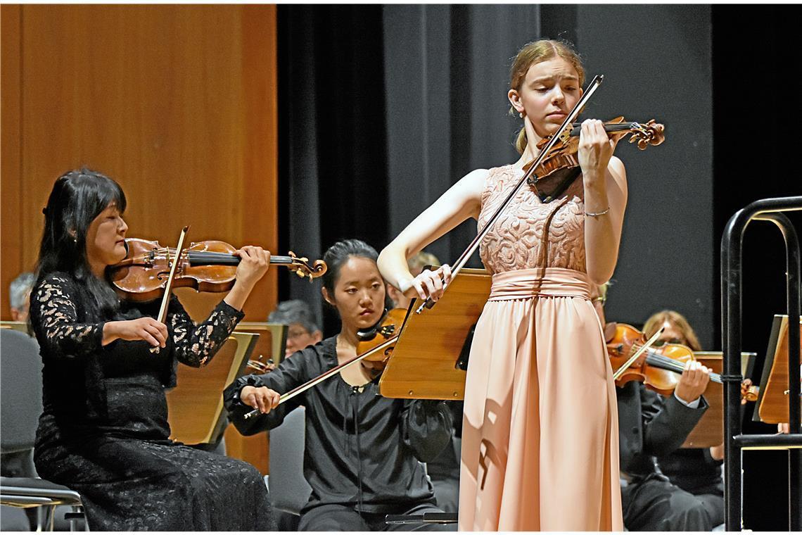 nachwuchsgeigerin-ilva-eigus-meistert-das-violinkonzert-von-554295.jpg