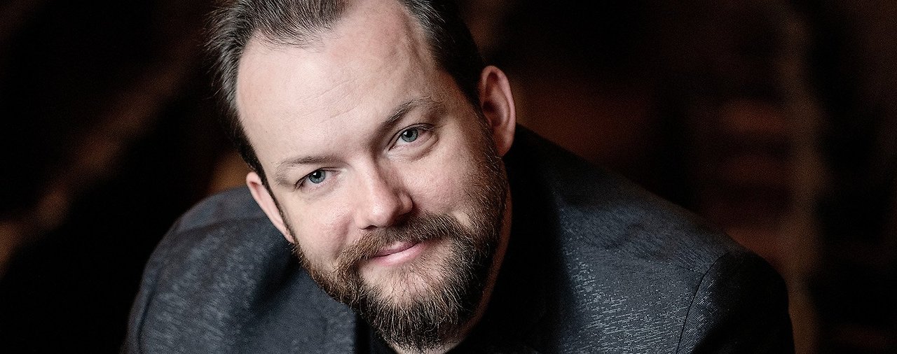 Andris-Nelsons-by-Marco-Borggreve.jpg