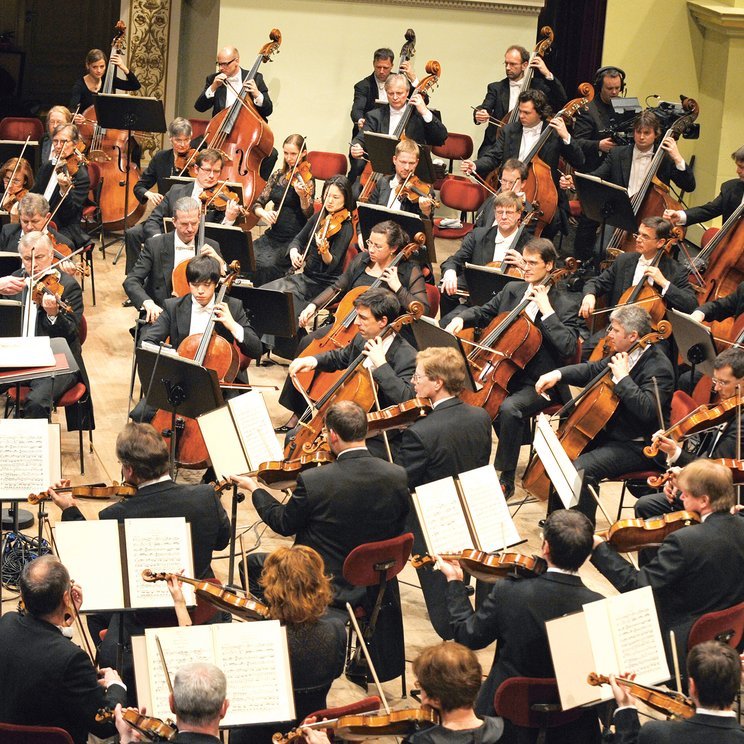 sachsische_staatskapelle_dresden_c_matthiascreutziger_ee.jpg__744x744_q85_crop_subject_location-1155%2C770_subsampling-2_upscale.jpg