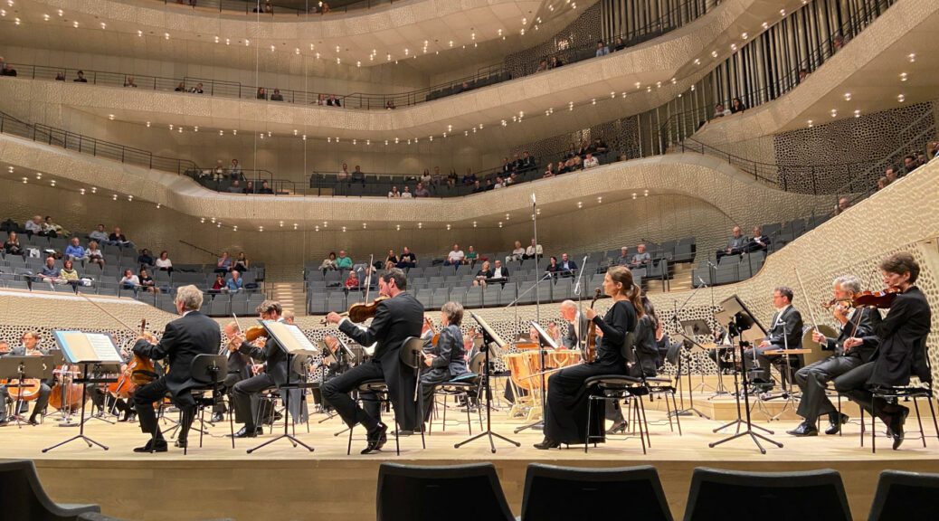 20200904-Saisoneroeffnung-Elbphilharmonie-1038x576.jpg