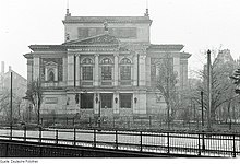 220px-Fotothek_df_roe-neg_0000174_003_Besch%C3%A4digtes_Gewandhaus.jpg