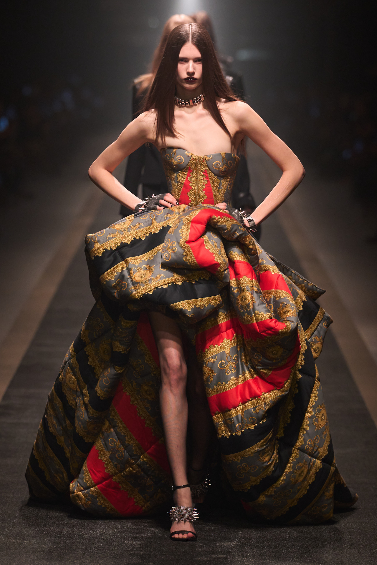 1739165507_Versace F25 003.jpg