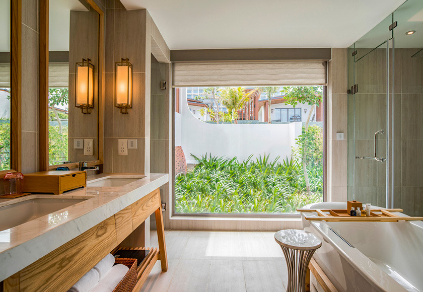 -2147483648_[Hash] 래디슨 블루 리조트 캄란_원 베드룸 비치프론트_욕실2.jpg