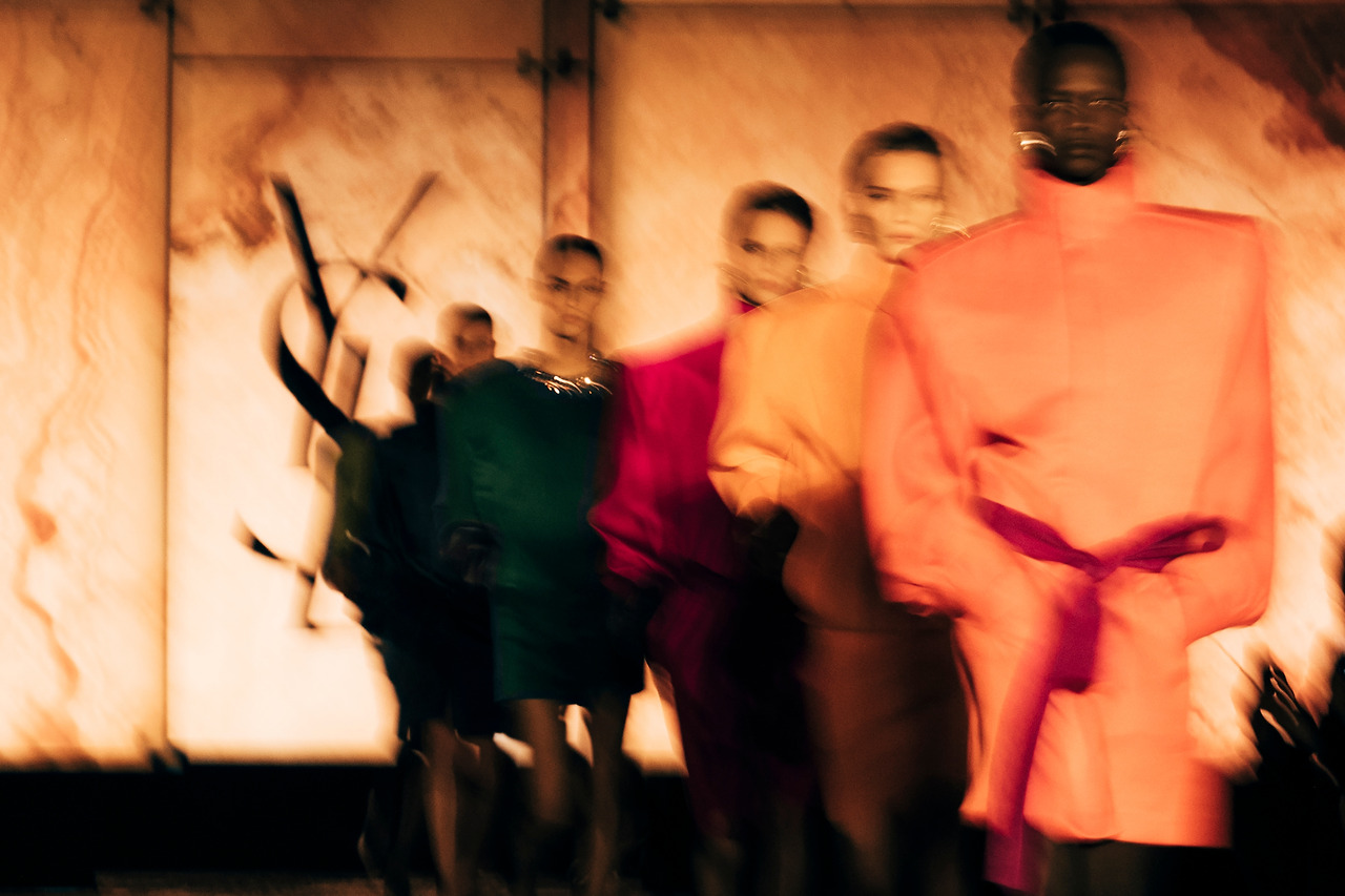 583563894_SAINT LAURENT_WINTER25_SHOW_AMBIANCE_01_01_HR.jpg