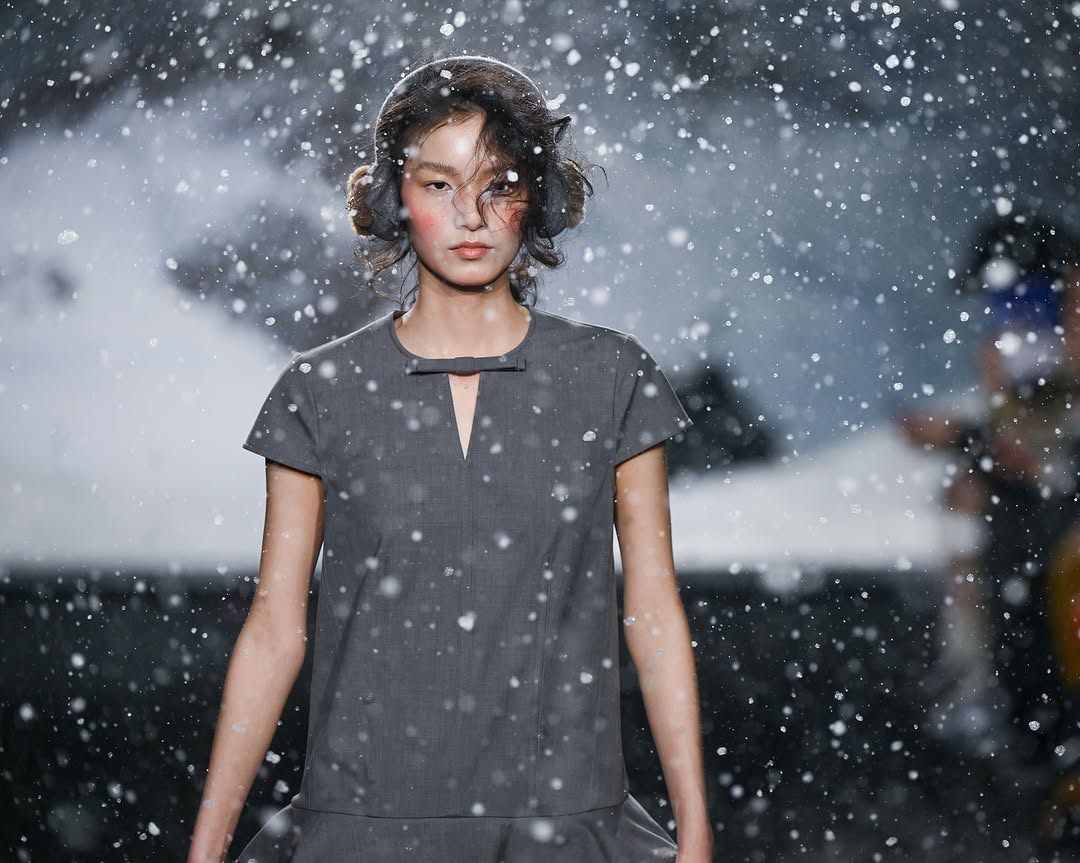 WMWM  Autumn Winter 2025「The Alpine Thesis」Styling @liuxiao0122Hair @xuyouhuaMake-up @valentina1121li Casting @vinnielooo Set design- zucchini & ku @fufushanghai Photo 真理#WMWM#WMWMstudios.jpg