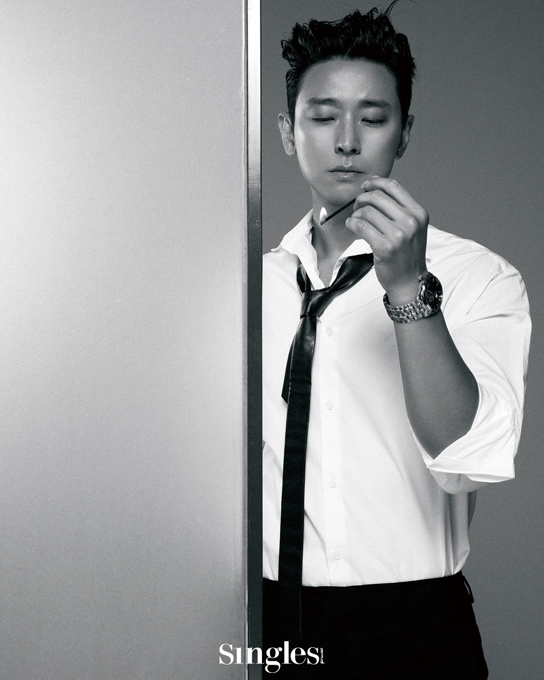 327528293_[싱글즈 4월 호] 주지훈 보도자료 이미지(3).jpg