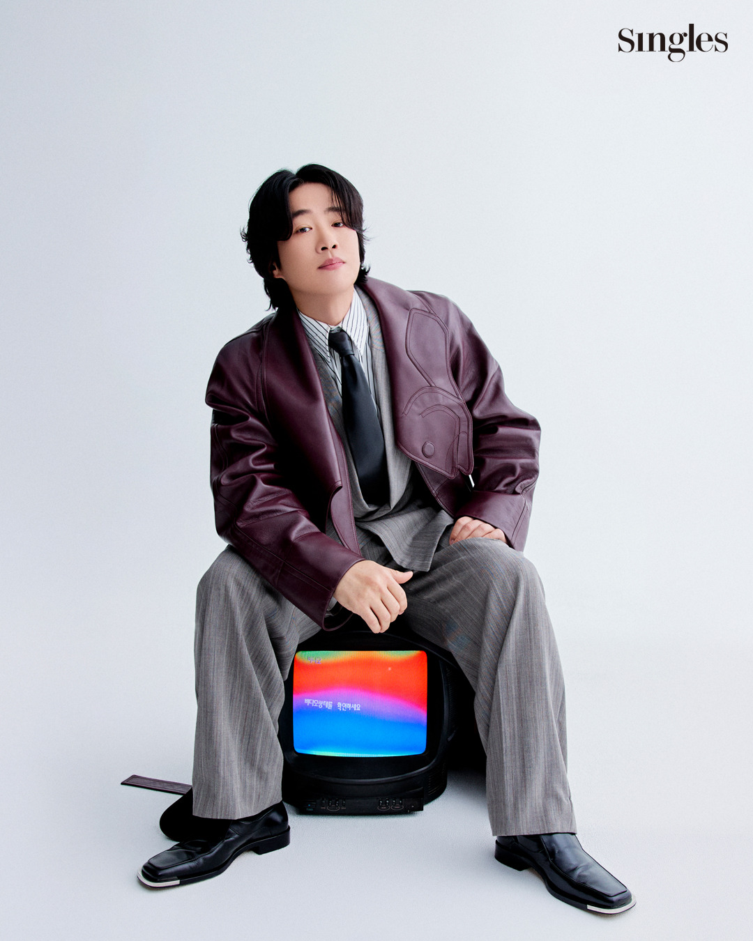 533553051_[싱글즈 6월 호] 안재홍 보도자료 이미지 (1).jpg