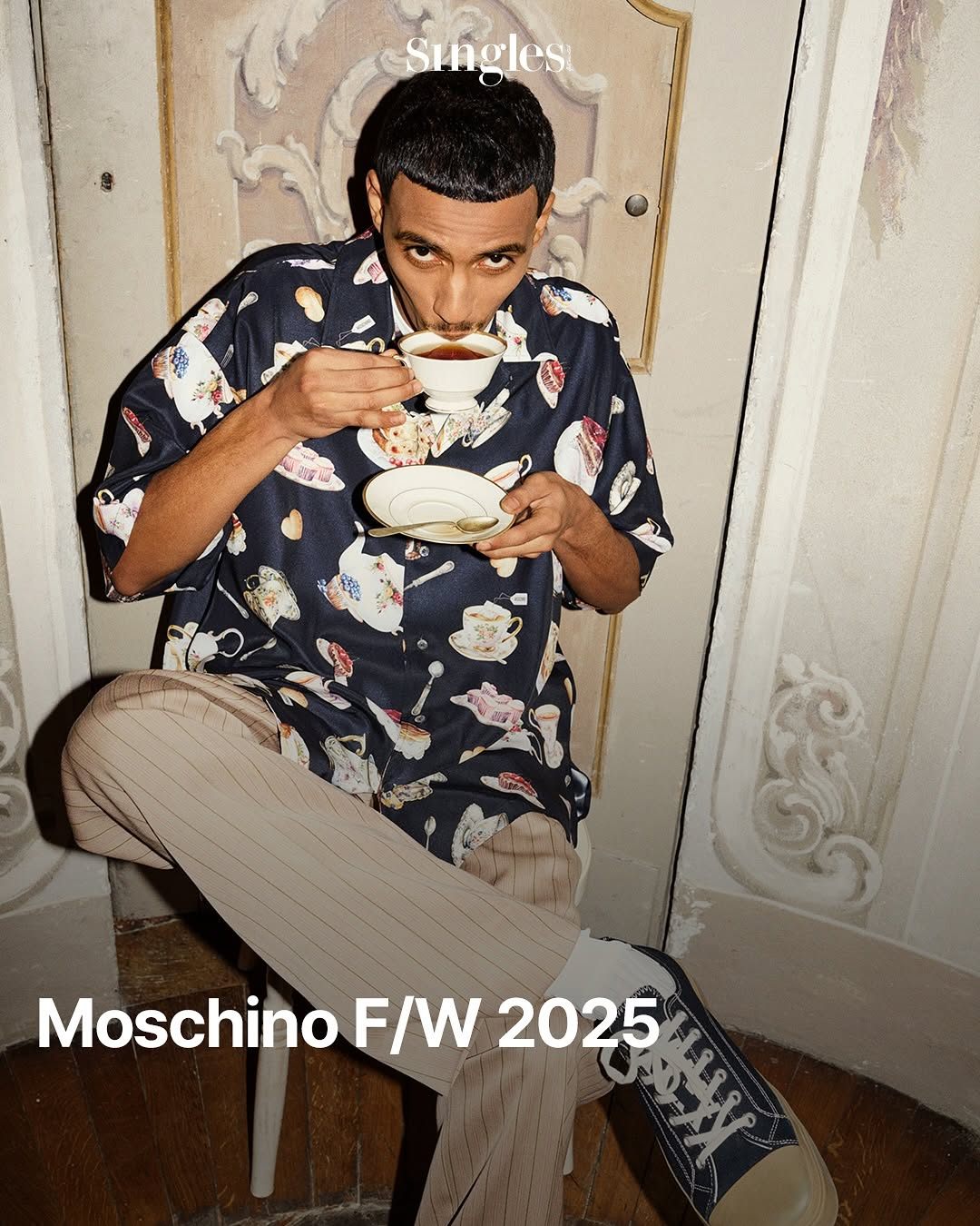 어제 막을 내린 2025 FW 밀라노 멘즈 패션위크 총정리 2탄! 밀라노의 남성복을 대표하는 핵심 브랜드만 골라 소개해드립니다. 자, 따라오세요! ✔아워레가시(@ourlegacy)아워레가시의 이번 컬렉션은 스톡홀름의 사라져가는 과거 담배 가게에서 영감받았다. 과거 담배 가게였던 곳이 세월의 흐름으로 인해 택배 픽업 센터들로 변하는 것에서 착안해, 이번 프레젠테이션 장소를 택배 (4).jpg