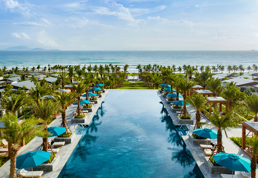 1246505779_[Hash] 래디슨 블루 리조트 캄란_메인 풀.jpg