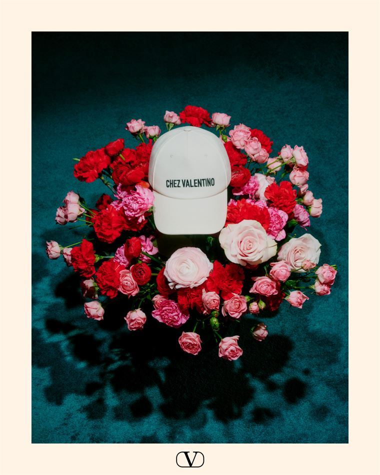 24577252_Valentino_Spring25-SValentino_Logo_4x5_11.jpg