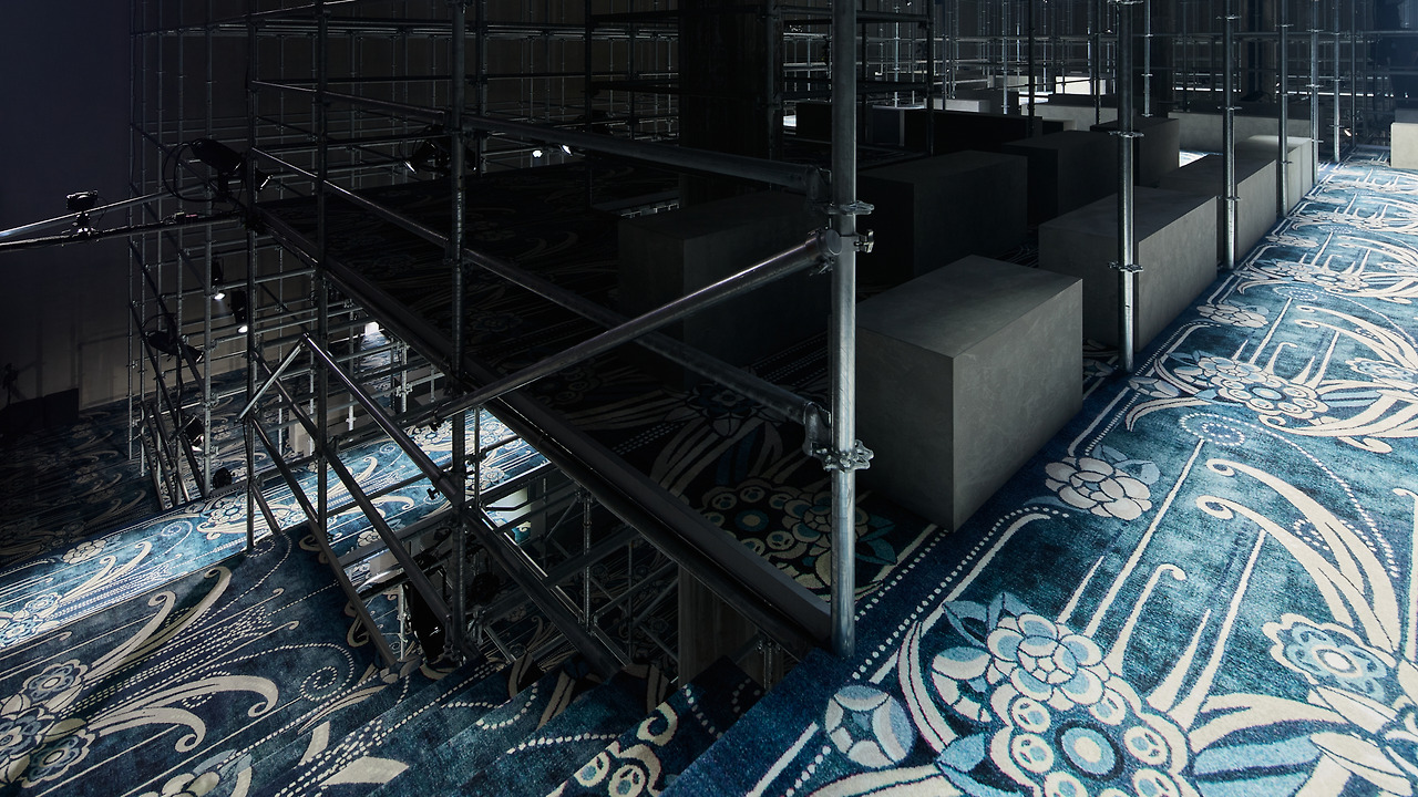 739625536_Prada Womens FW25_show space (4).jpg