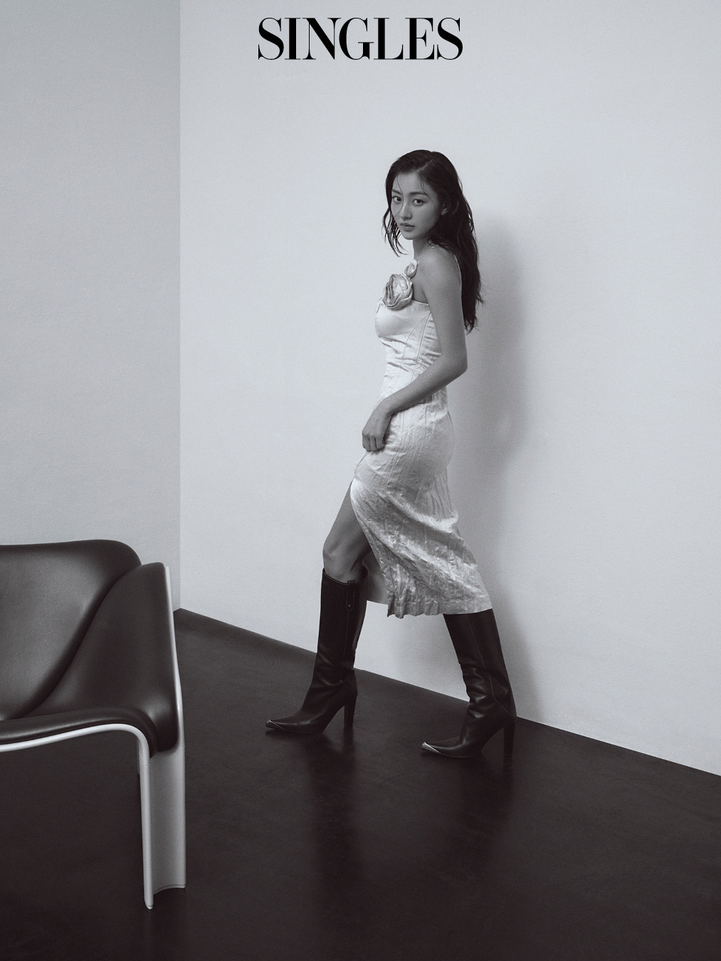 156840507_[싱글즈 8월호] 트와이스 지효 보도자료 이미지 (1).jpg