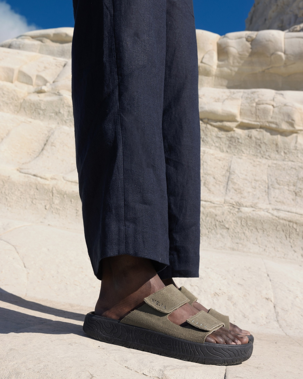 1112996786_[M PUBLIC] 프랑스 스니커즈 브랜드 베자(VEJA), 첫 샌들 ‘Etna’ 출시 (3).jpg