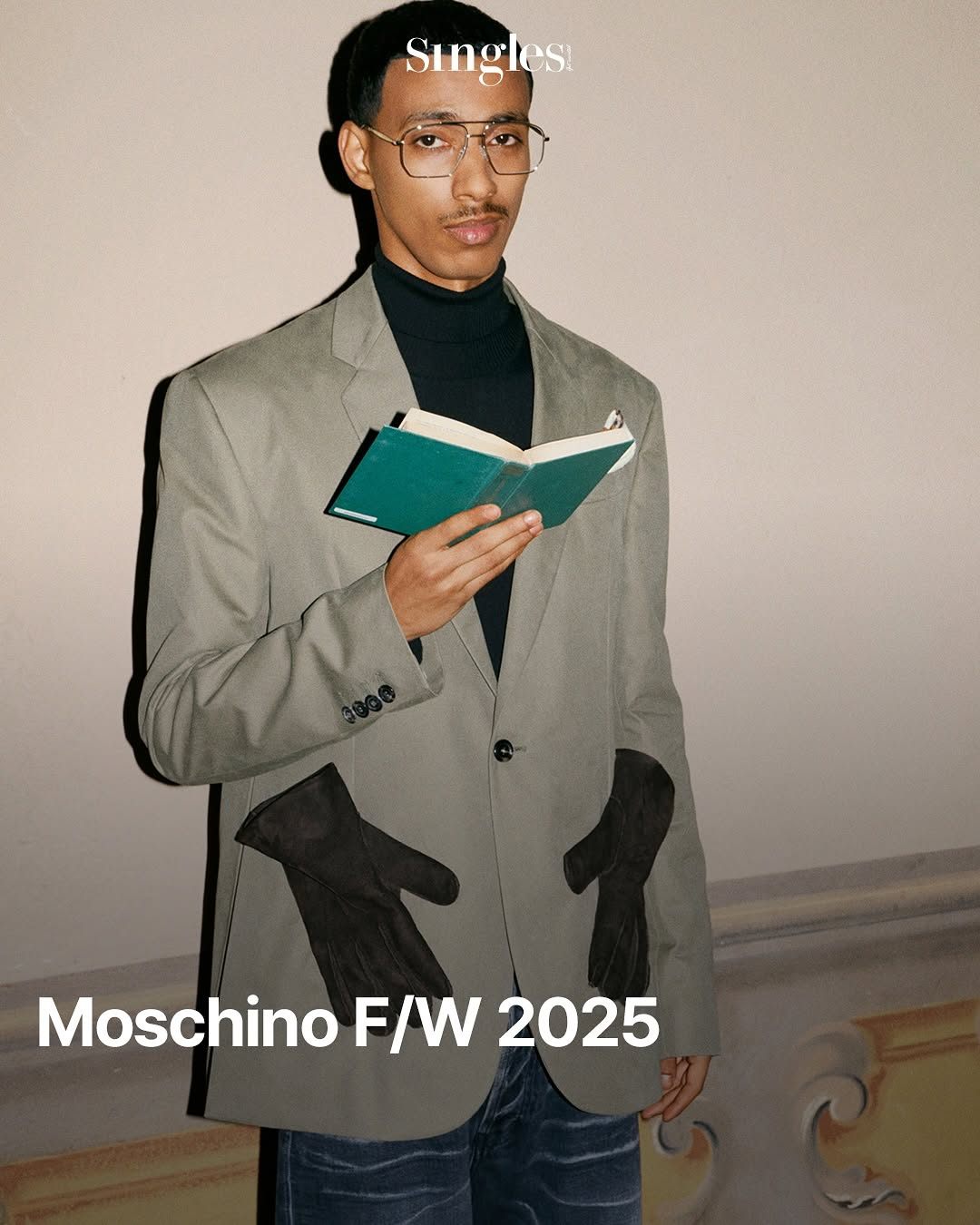 어제 막을 내린 2025 FW 밀라노 멘즈 패션위크 총정리 2탄! 밀라노의 남성복을 대표하는 핵심 브랜드만 골라 소개해드립니다. 자, 따라오세요! ✔아워레가시(@ourlegacy)아워레가시의 이번 컬렉션은 스톡홀름의 사라져가는 과거 담배 가게에서 영감받았다. 과거 담배 가게였던 곳이 세월의 흐름으로 인해 택배 픽업 센터들로 변하는 것에서 착안해, 이번 프레젠테이션 장소를 택배 (2).jpg