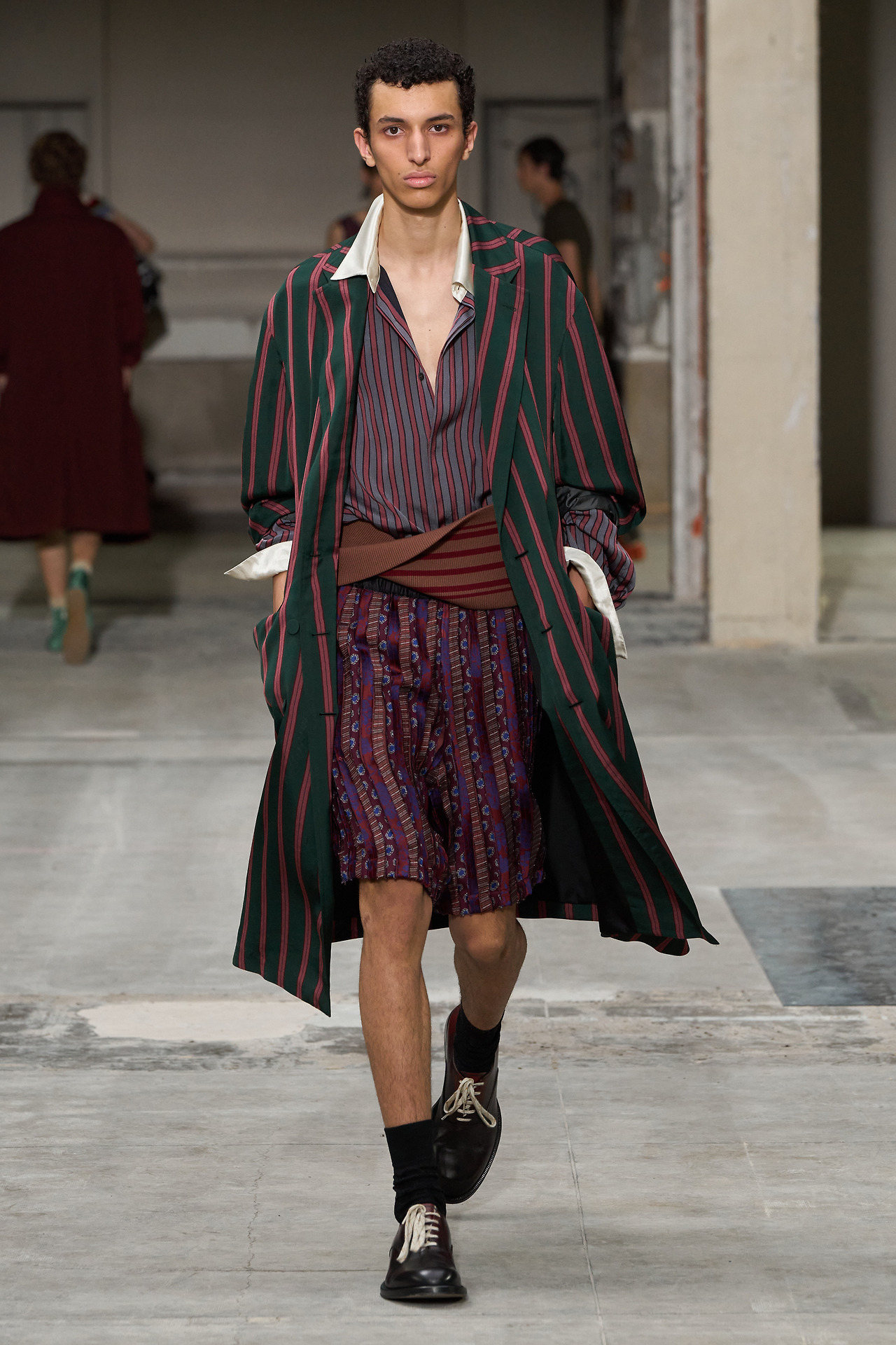 554118157_Van Noten m S26 028.jpg