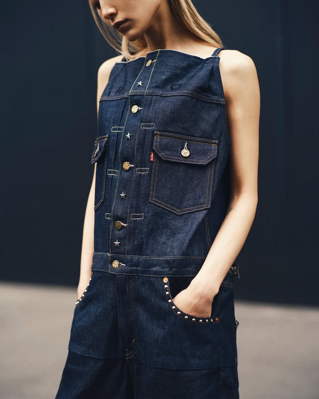 A Customization Popup “Levi’s® x sacai Tailor Shop Experience” The special Levi’s® x sacai popup shops will open for a limited time starting May 26 at Selfridges, and from May 27 at Landmark in Hong Kong, Cheong (1).jpg