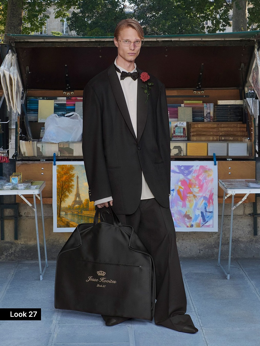 2025 FW 오트 쿠튀르 패션위크의 최대의 화제 중 하나는 단연 크리에이티브 디렉터 #뎀나(@demna)의 마지막 #발렌시아가(@balenciaga) 컬렉션! 그는 54번 (8).jpg