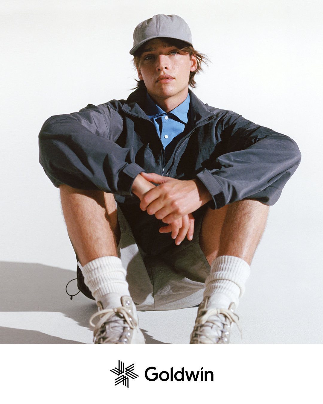 〈BRAND〉Goldwin1950년, 도야마현 오야베시에서 메리야스 공장으로 창업.스포츠웨어의 합리성을 추구하며 불필요함을 배제한 형태를 만들어냅니다.쾌적함과 편리함을 바탕으로 소재 선정부터 설계에 이르기까지 세부에 대한 집요한 고집을 이어가는 장인 정신은, 시대를 넘어 지금도 계승되고 있습니다.-2025년 5월 23일(금), 일본 고베에서 시작된 셀렉트샵 「Bshop」이 브랜드 최.jpg