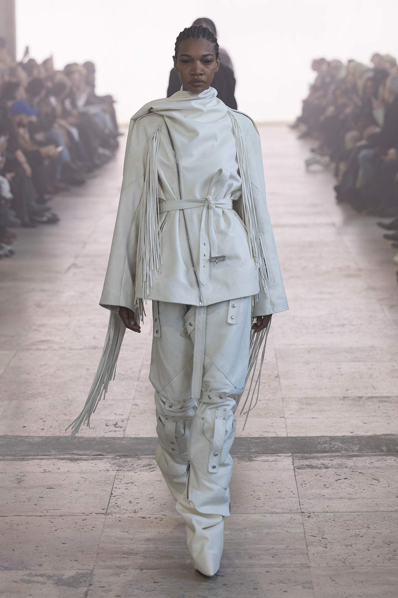 136900330_Rick Owens PO F25 032 (1).jpg
