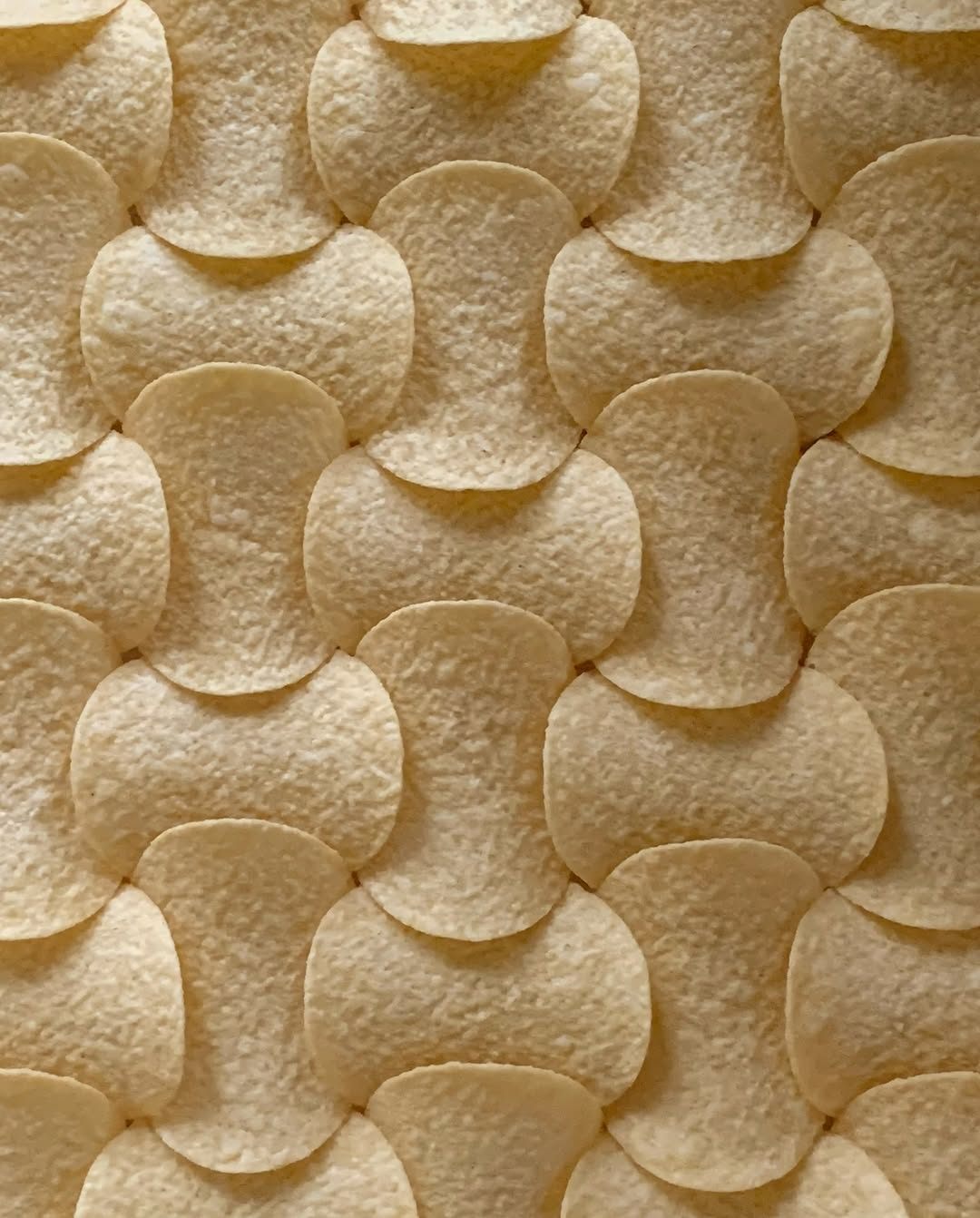 Pringles playtime! I had the wonderful experience of being invited speaker online with @weavehouston this weekend. One of my favourite slides in the presentation shows a pattern of Pringles potato crisps, positi (2).jpg