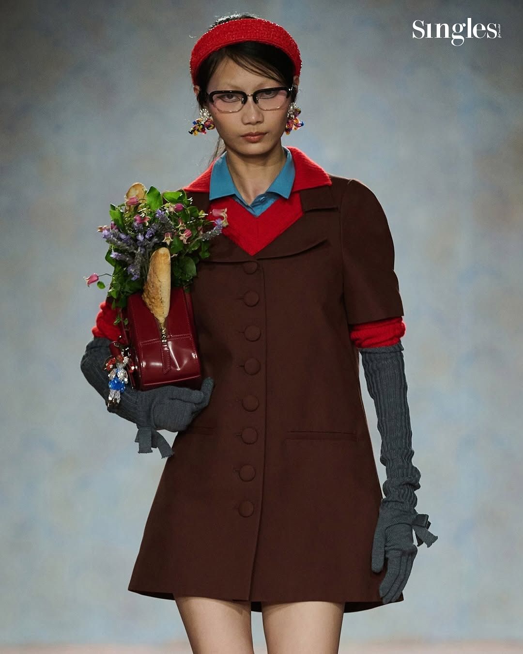 아니 슈슈통이 또… 내 지갑 눈감아…(질끈)그저께 밤, 상하이 패션위크의 마지막을 무대를 마무리한 #슈슈통(@shushu__tong)의 2025 F-W 컬렉션! 올해로 10주년을 맞이한 슈슈통은 이제 상하이를 대표하는 브랜드로 자리 잡으며, 매 시즌 수많은 팬들의 기대를 한 몸에 받고 있죠.� 이번 시즌, 디자이너 리우슈 레이와 유통 지앙이 이 주목한 것은 사진작가 ‘다이안 (5).jpg