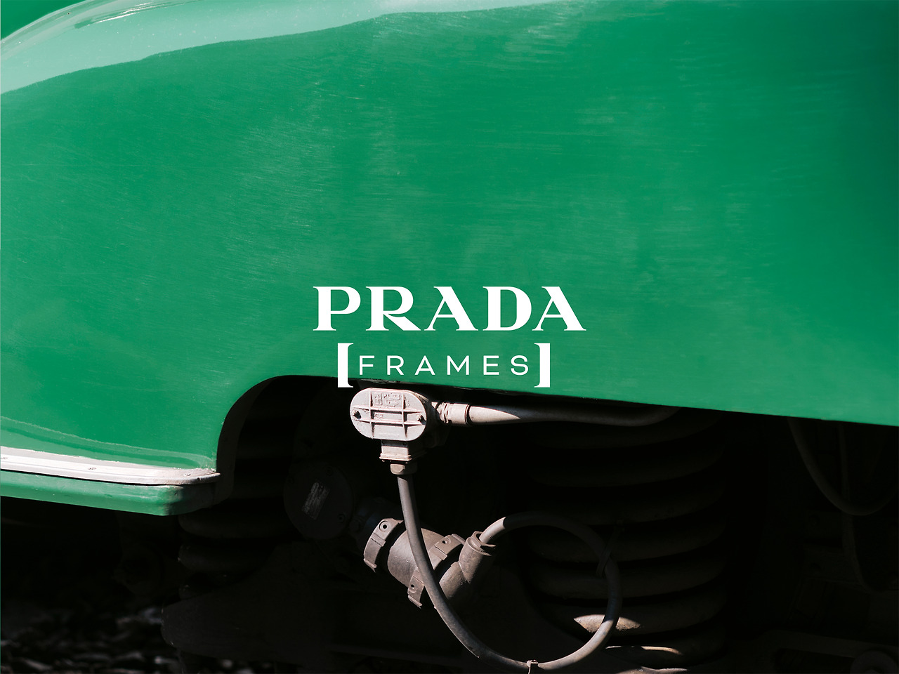30085175_PRADA.jpg